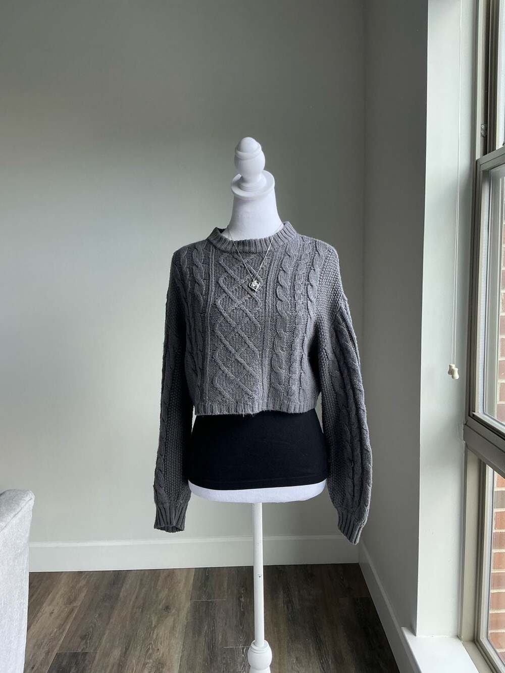 H&M Gray Cable Knit Cropped Pullover Sweater Small Cozy Fall